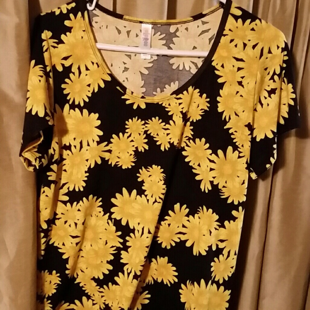 Lularoe classic top!
